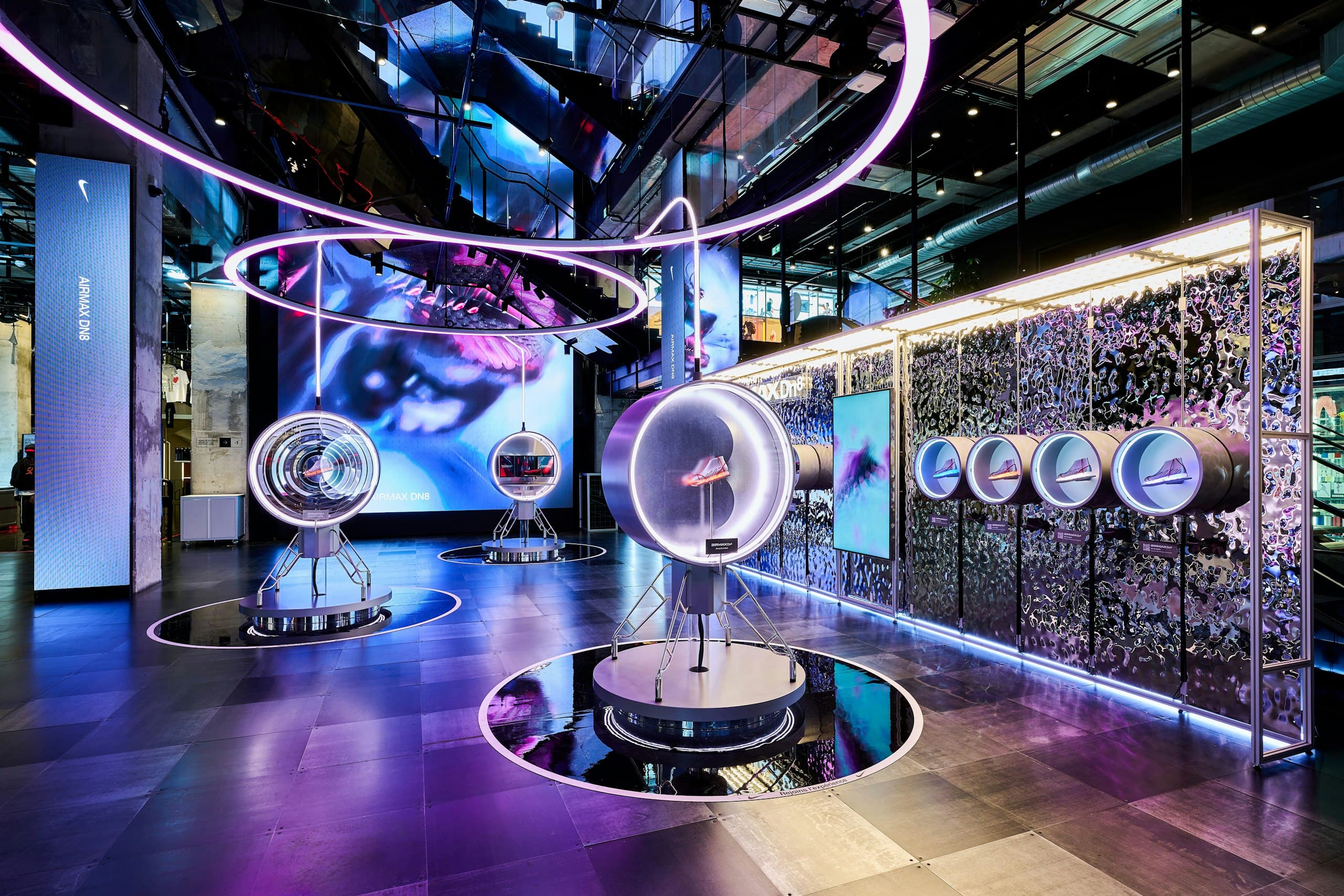 Arena 8-shaped ceiling light installation