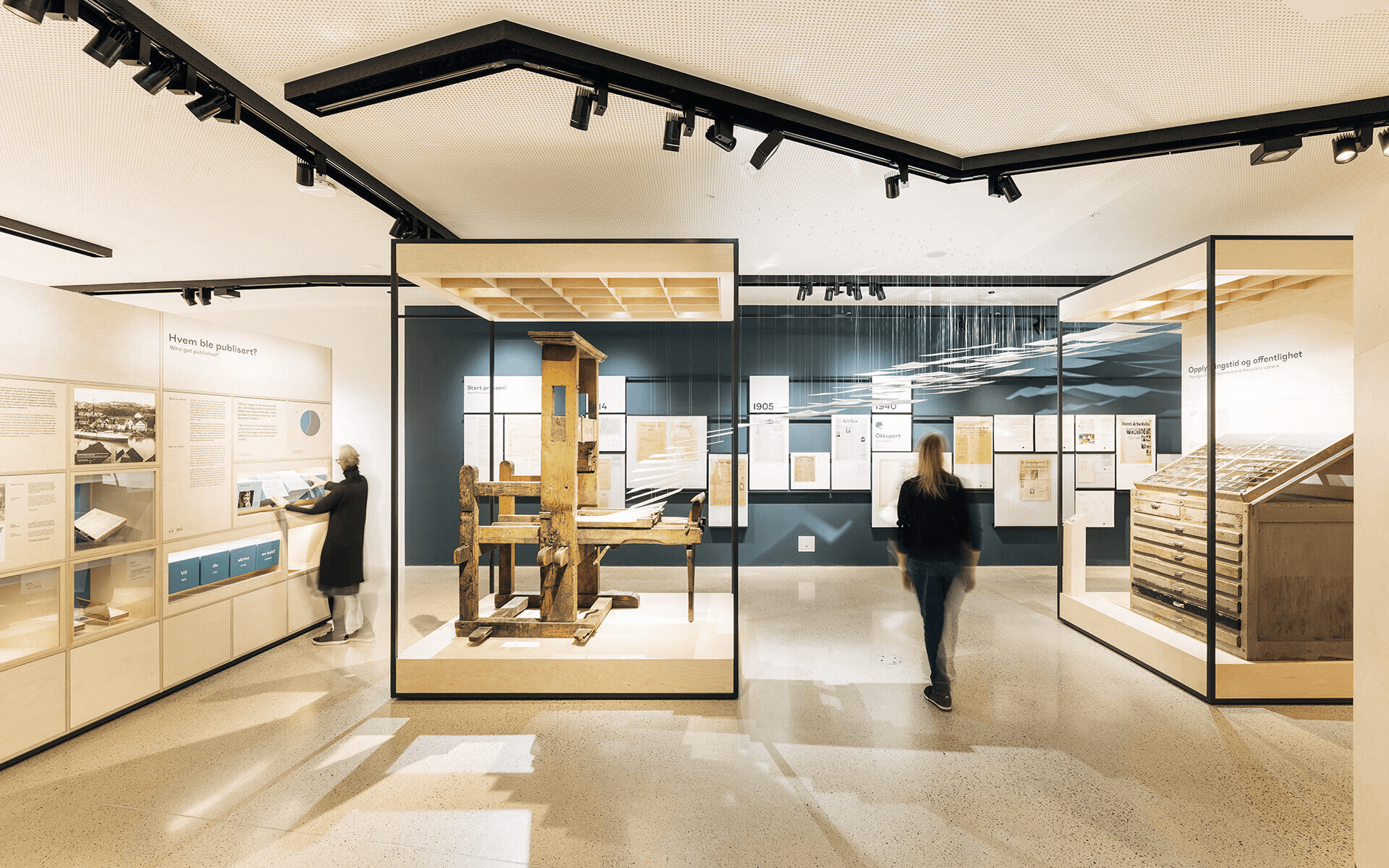 Gutenberg wooden printing press gallery scenography